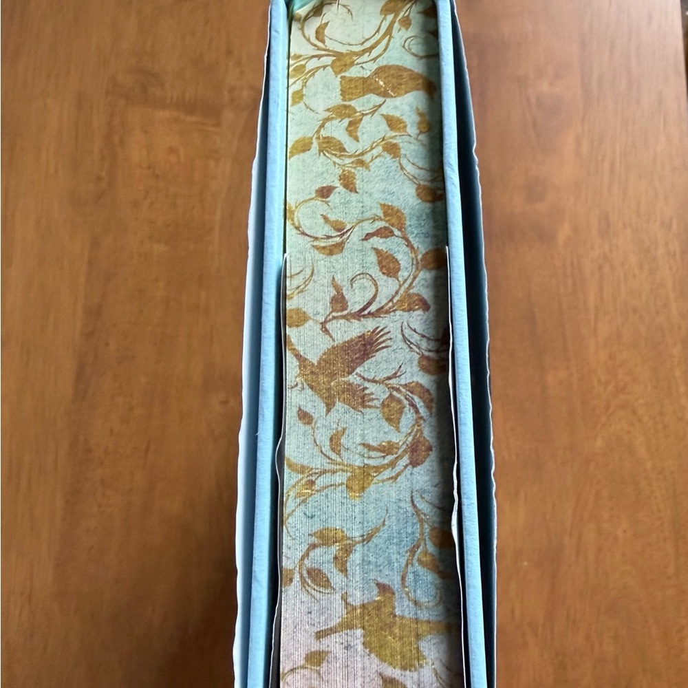 Kristin Hannah "The Nightingale" 10th Anniversary Edition - Black & Gold - Picture 7 of 8